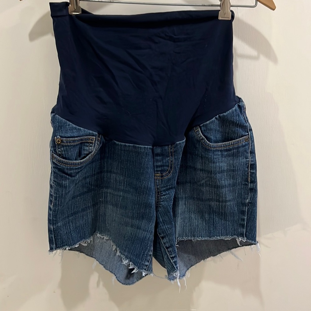 MATERNITY Motherhood cutoff denim shorts.
